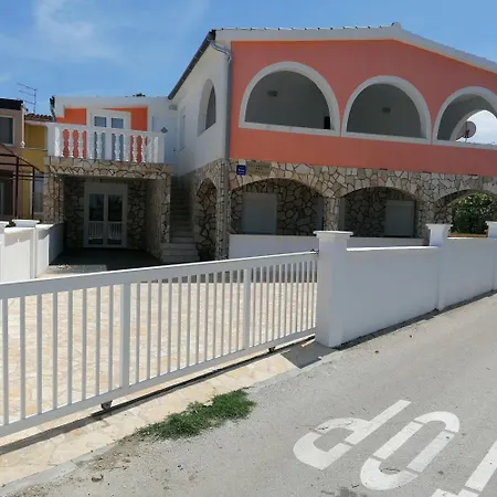 Prestiz Na Prizemi Apartment Vir